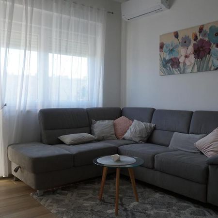 Apartman Luka Pula Exterior photo