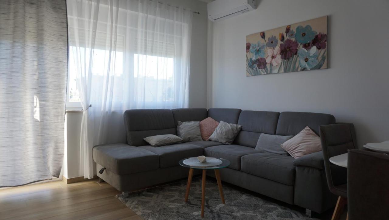 Apartman Luka Pula Exterior photo