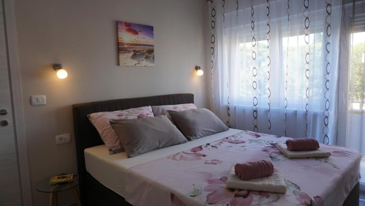 Apartman Luka Pula Exterior photo