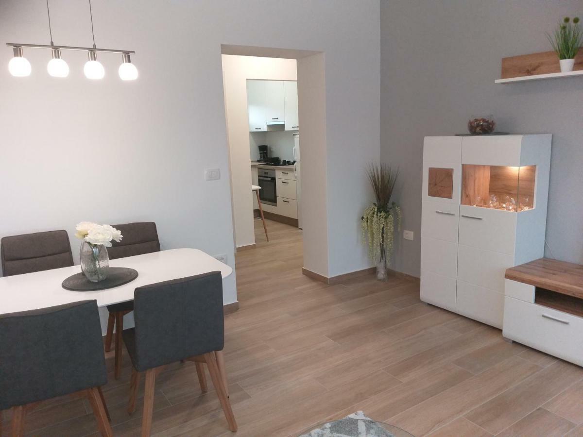 Apartman Luka Pula Exterior photo